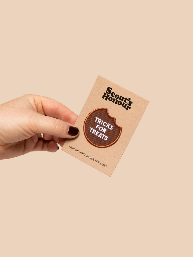 Badge thermocollant pour chien "Tricks for treats"-Patch et badges-Scoot's Honor-Muzon