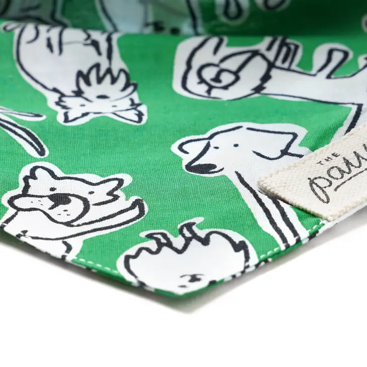 Collier Bandana vert pour chien - Dessins de chiens blancs sur vert