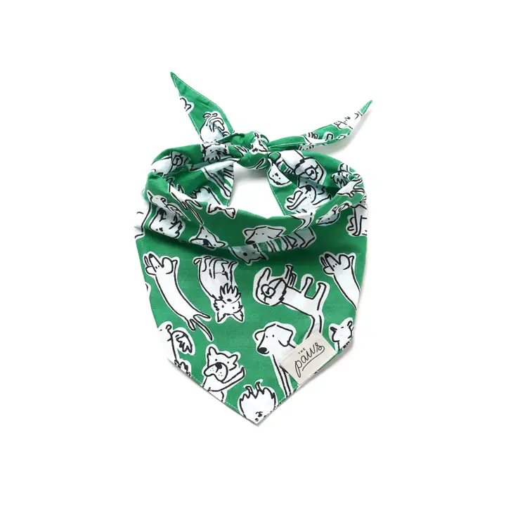 Bandana Collier vert pour chien - Dessins de chiens blancs sur vert