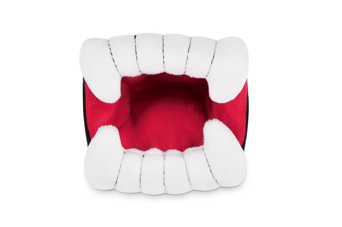 peluche-chien-dent-de-vampire-1.png