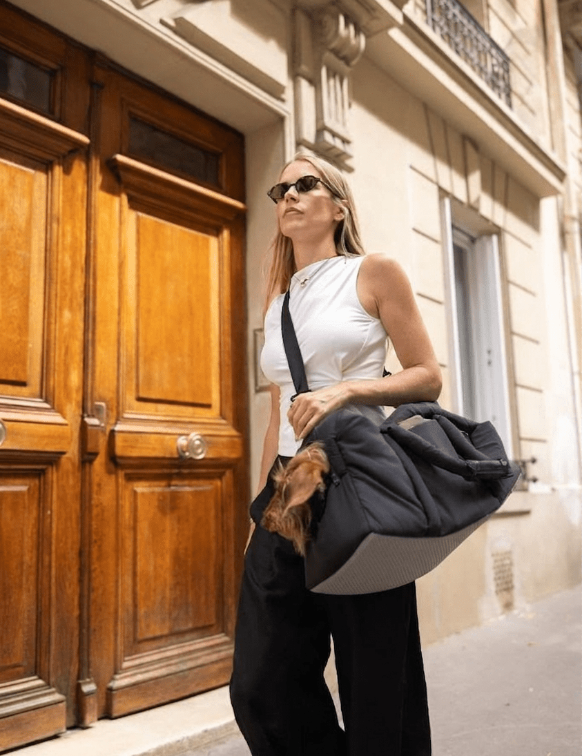 Ouverture frontale du sac de voyage noir pour chien