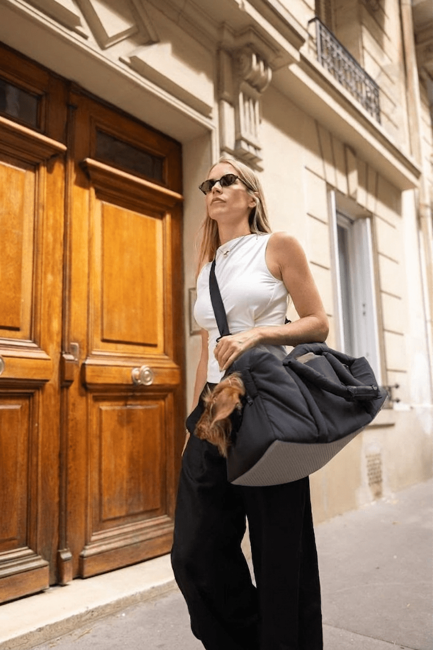 Ouverture frontale du sac de voyage noir pour chien