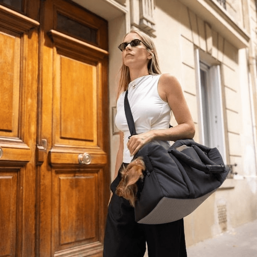 Ouverture frontale du sac de voyage noir pour chien