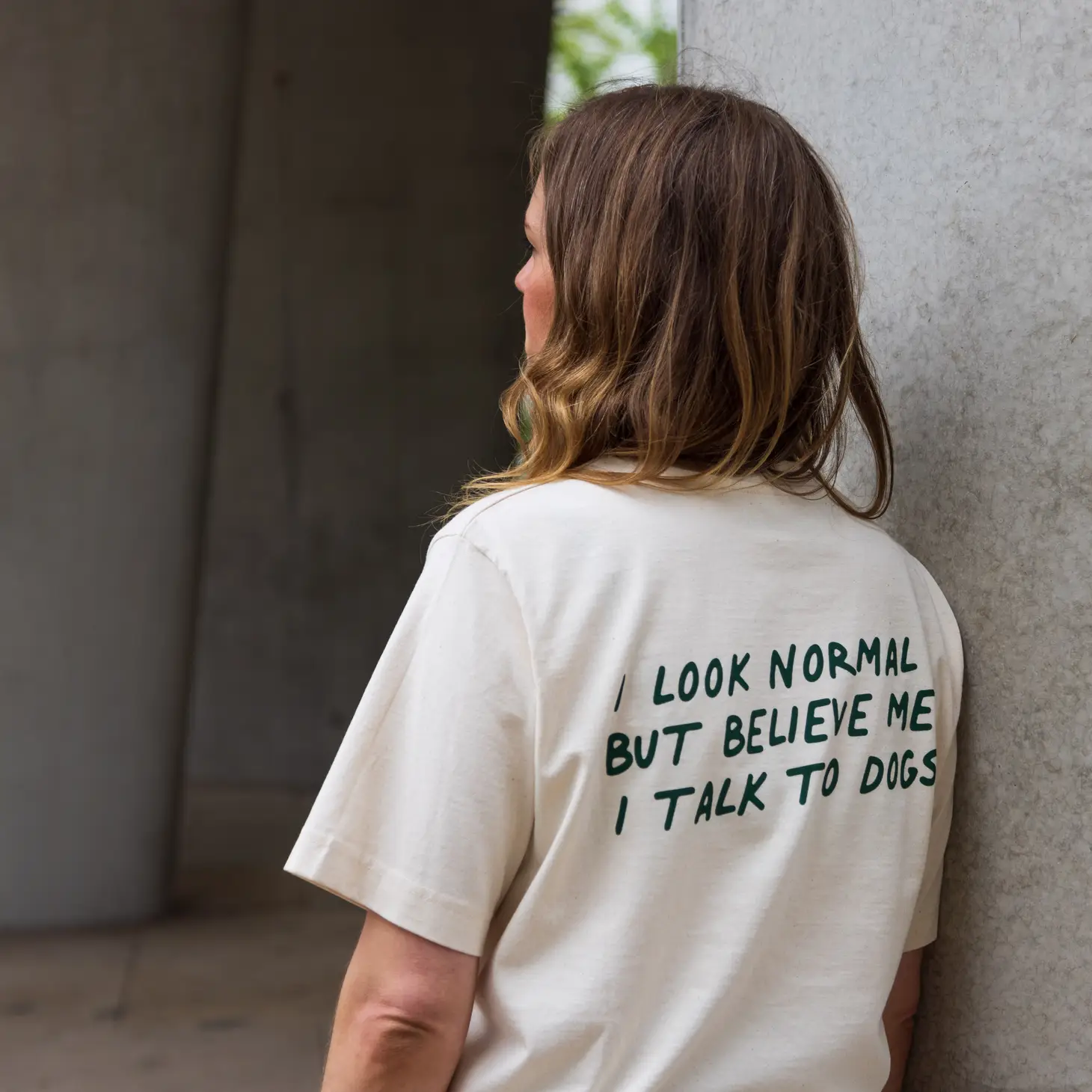 T-shirt "J'ai l'air normal mais croyez-moi, je parle aux chiens" 